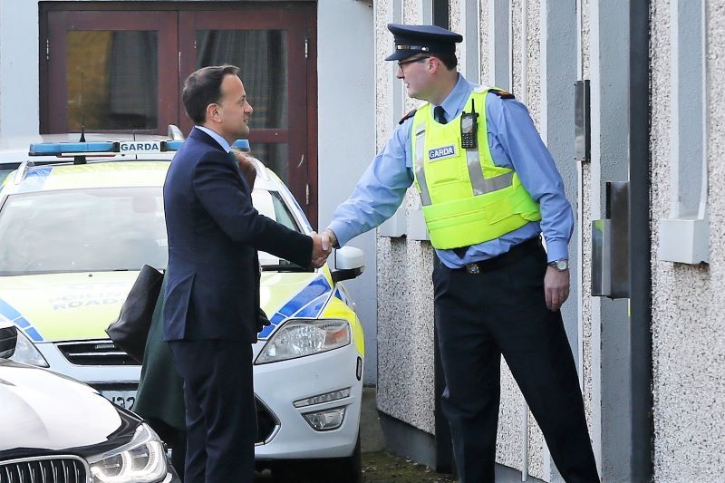Taoiseach Leo Varadkar meets with gardai in Drogheda (RollingNews.ie)