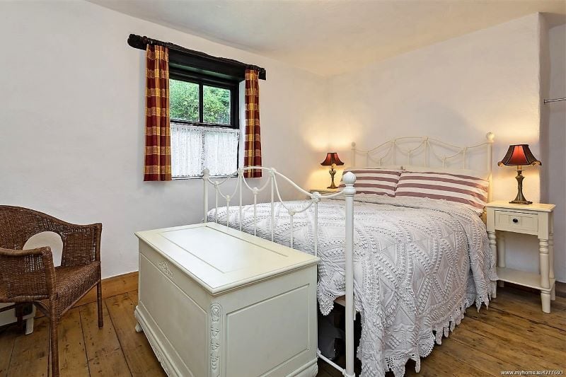One of the bedrooms inside Cuing More. (MyHome.ie)