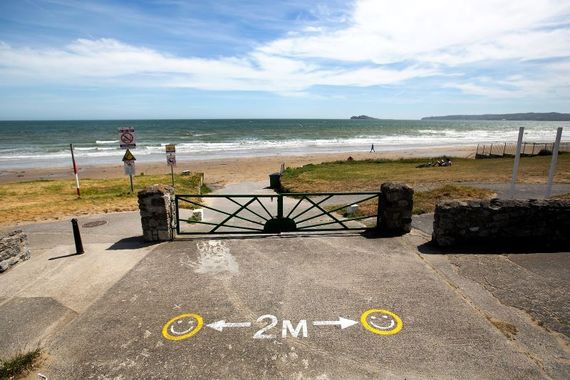 https://www.irishcentral.com/uploads/assets-v2/2020/5/resized_covid_ireland_beach_2m___rollingnews.jpg