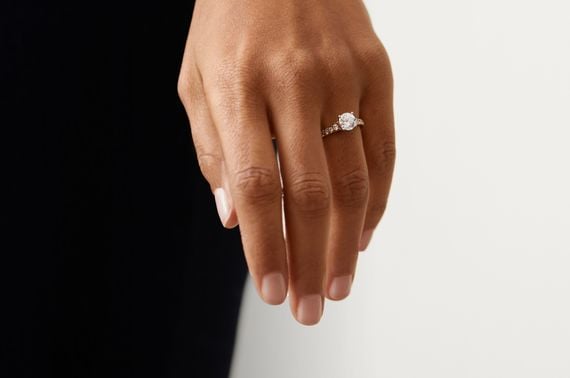A classic style setting from Clean Origin. A classic style setting from Clean Origin.
