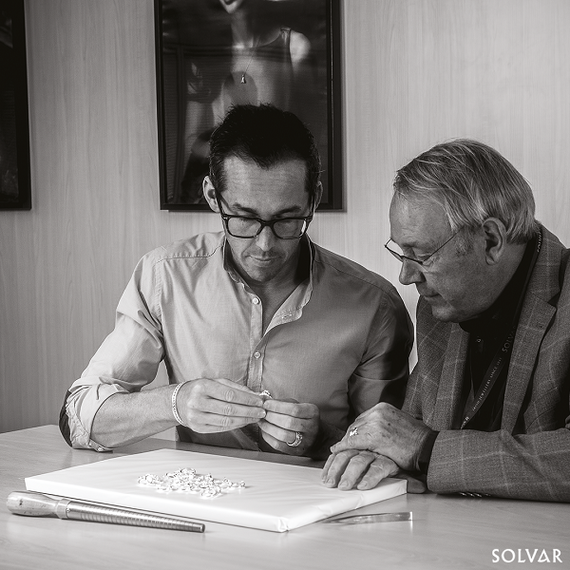 With almost 80 years of experience, Solvar exports Irish jewelry around the world. With almost 80 years of experience, Solvar exports Irish jewelry around the world.
