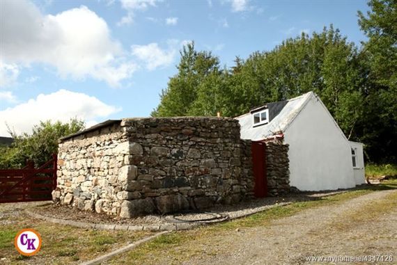 The beautiful stone walls outside the Mayo cottage. The beautiful stone walls outside the Mayo cottage.