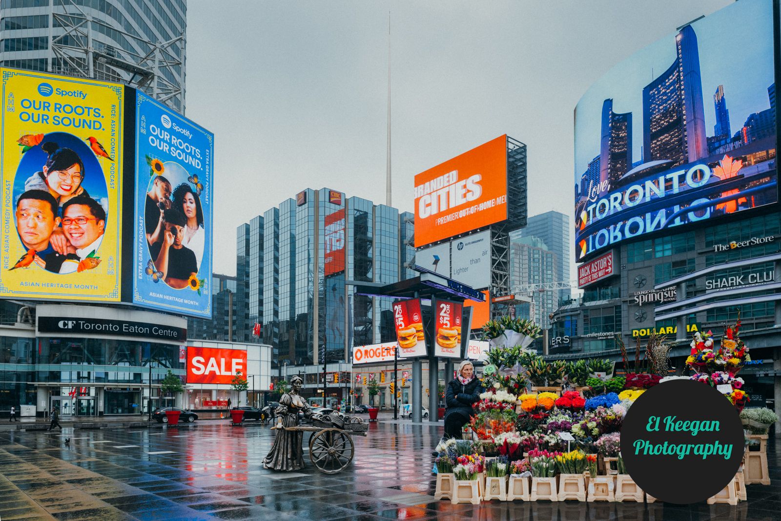 Dundas Square in Toronto. El Keegan