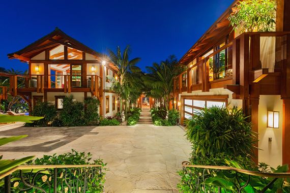 The interior court yard of Pierce Brosnan's Malibu home. The interior court yard of Pierce Brosnan's Malibu home.