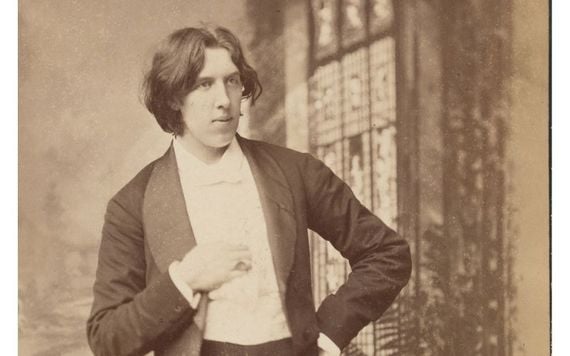 “Either this wallpaper goes, or I do!" – Oscar Wilde “Either this wallpaper goes, or I do!" – Oscar Wilde