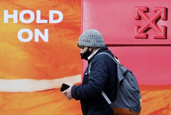 A person wearing a face mask in Dublin in January 2021. (RollingNews.ie)