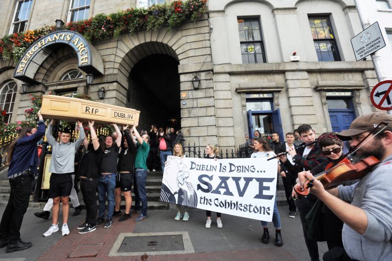 March in Dublin to save the Cobblestone Pub. (RollingNews.ie)