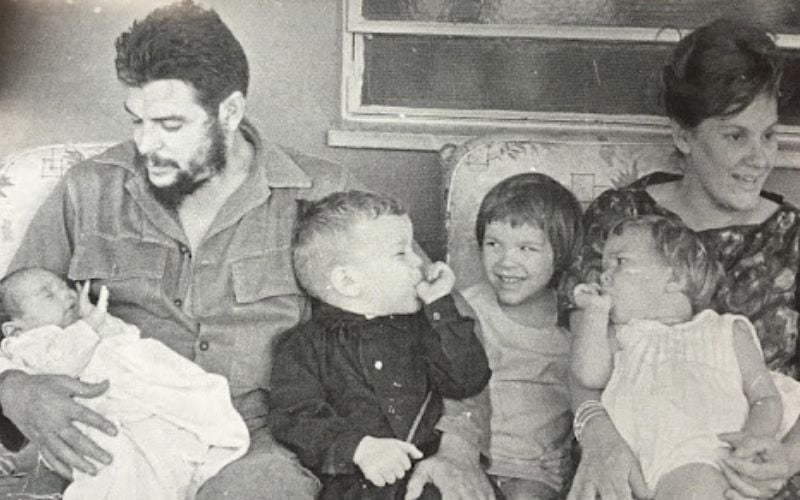 : Che Guevara with his children in Havana March 1965. From left, Ernesto, Camio, Aleida, Celia. (31)