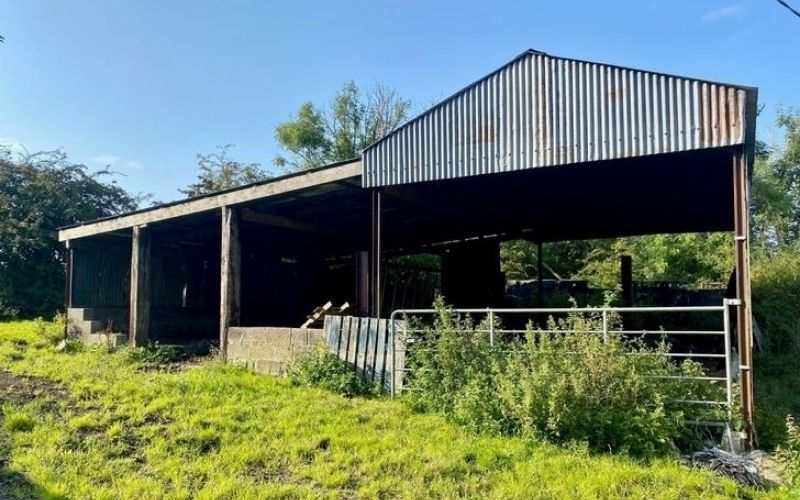 There is the option to include an extra 27 acres in the purchase of the property There is the option to include an extra 27 acres in the purchase of the property