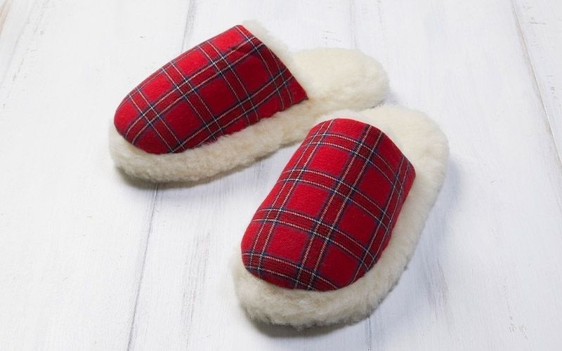 Lee Valley Ireland slippers in red tartan royal stewart