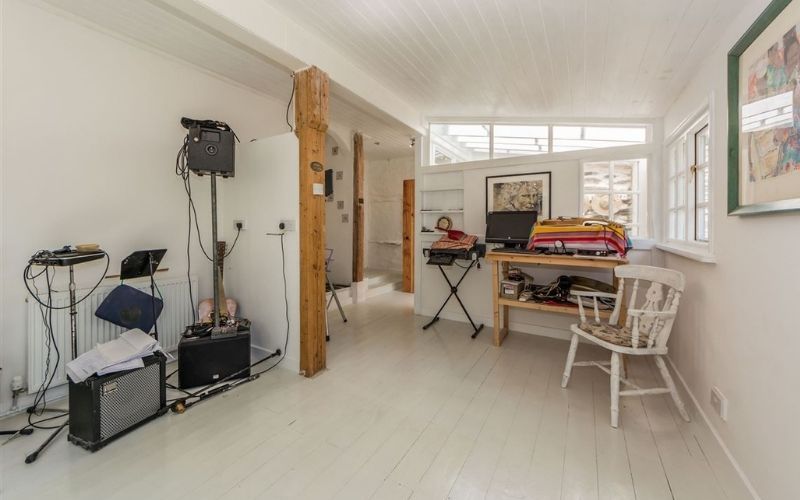 The previous owners used one room as a music studio - a great idea for future tenants! The previous owners used one room as a music studio - a great idea for future tenants!