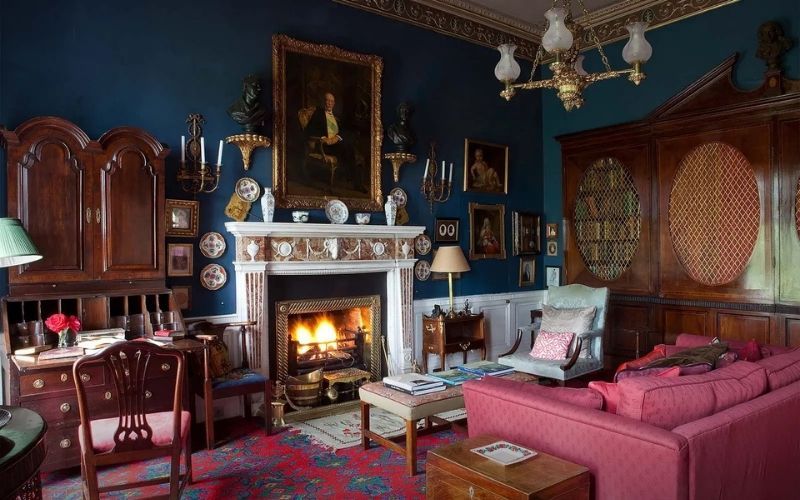 For 800 years the Fitzgerald family have lived in Glin Castle For 800 years the Fitzgerald family have lived in Glin Castle
