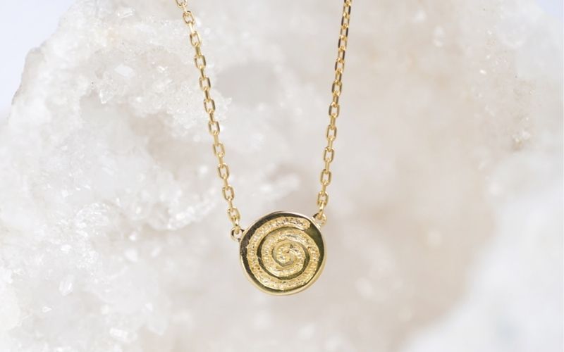 Liwu Energy necklace in gold. (Liwu Jewellery)