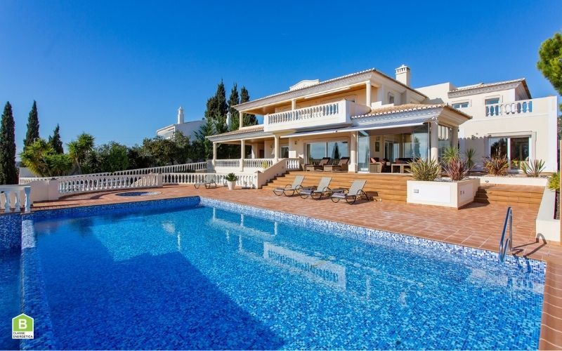Luxury six-bed villa for sale in Algarve