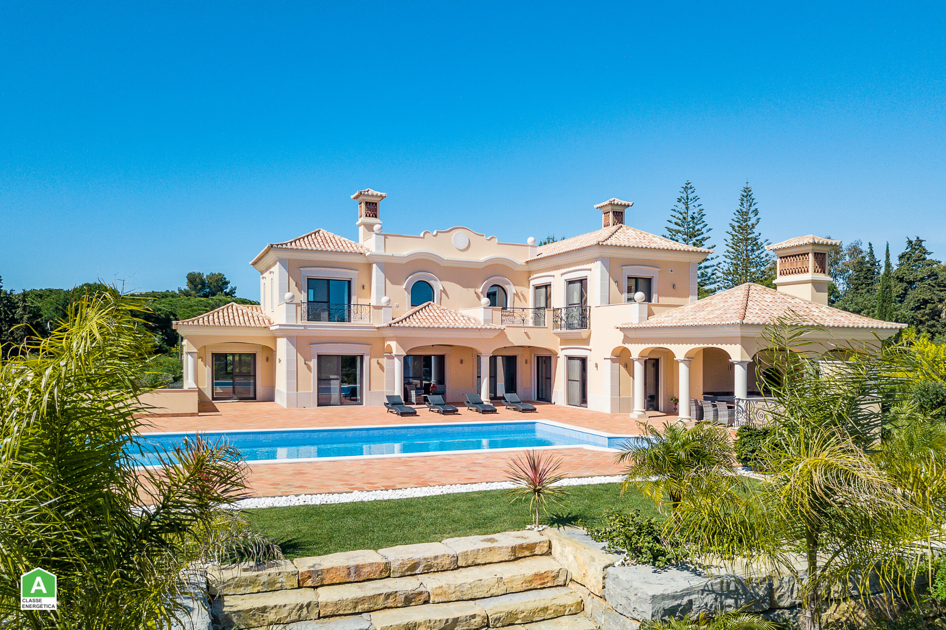 Luxury villa in the Algarve with Ideal Homes Luxury villa in the Algarve with Ideal Homes