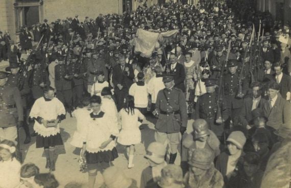 A procession into Athlone in the 1940s. A procession into Athlone in the 1940s.