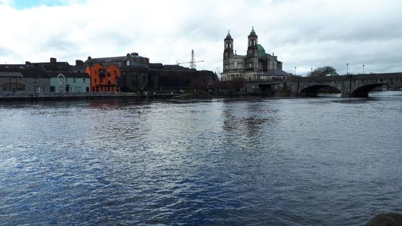 The River Shannon flowing through Athlone. The River Shannon flowing through Athlone.