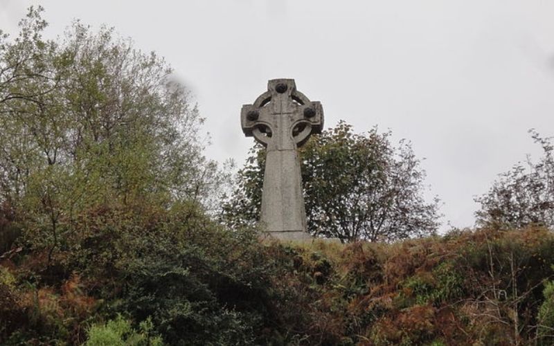 A large cross overlooking the cemetery. Frank Winkelmann.
