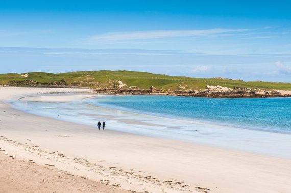 Gurteen and Dog’s Bay lie back to back forming a horseshoe shape jutting out into the Atlantic Ocean Gurteen and Dog’s Bay lie back to back forming a horseshoe shape jutting out into the Atlantic Ocean