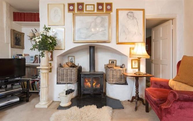 Sitting room. Credit: Farrell Auctioneers, Valuers & Estate Agents LTD