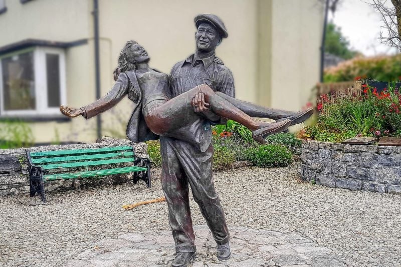 Statue of John Wayne and Maureen O'Hara in Cong, Co Mayo. (Ireland's Content Pool)