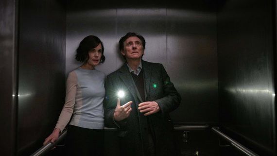 Elizabeth McGovern and Gabriel Byrne take on the aliens in War Of The Worlds Elizabeth McGovern and Gabriel Byrne take on the aliens in War Of The Worlds