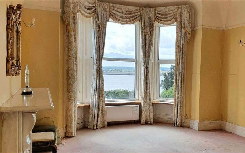 Coolgreine is light and airy with large windows and high ceilings Coolgreine is light and airy with large windows and high ceilings