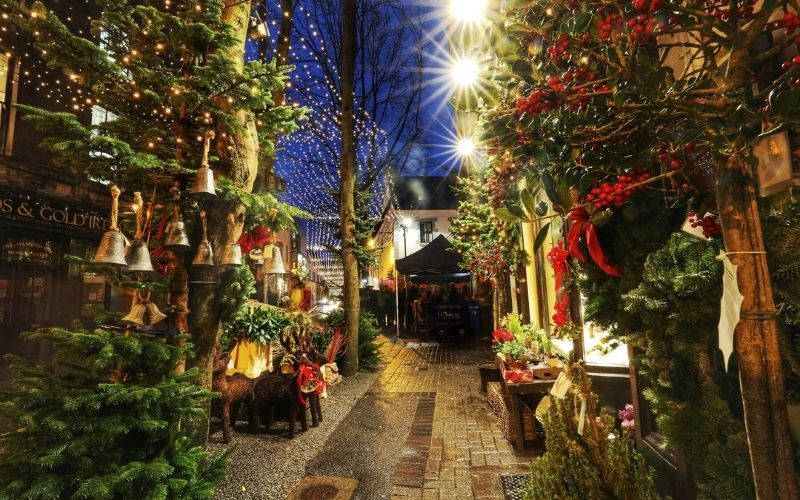 Soak up the holiday cheer in Galway City Center Soak up the holiday cheer in Galway City Center