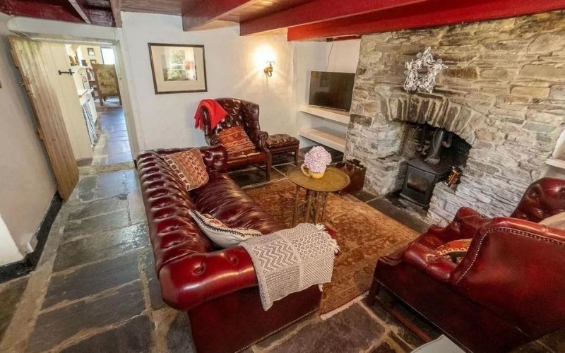 Journey's End is a traditional cottage with charming exposed stone walls and stone flagged floors Journey's End is a traditional cottage with charming exposed stone walls and stone flagged floors