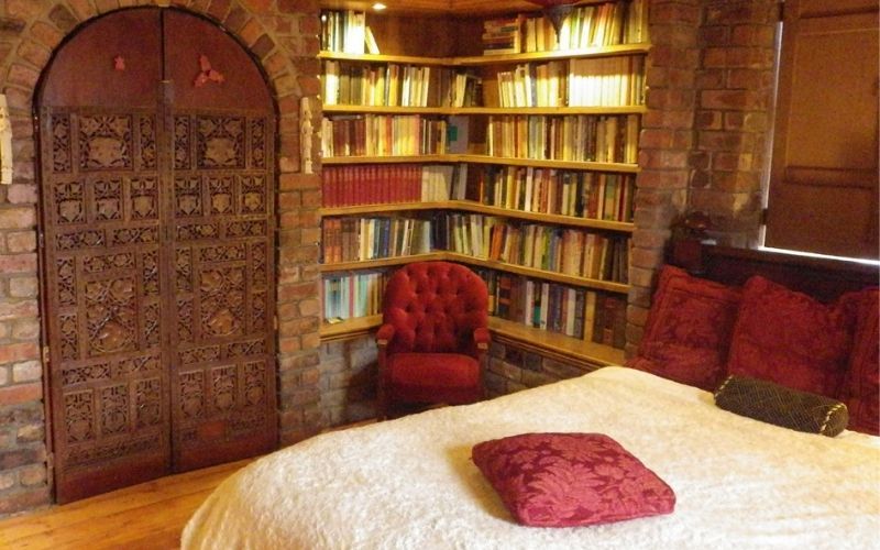 Moress Farm comes with three spacious floors above a private apartment Moress Farm comes with three spacious floors above a private apartment