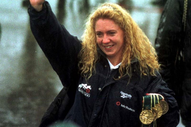 1996: Irish Olympic Swimmer Michelle Smith returns home with her four medals. (RollingNews.ie)