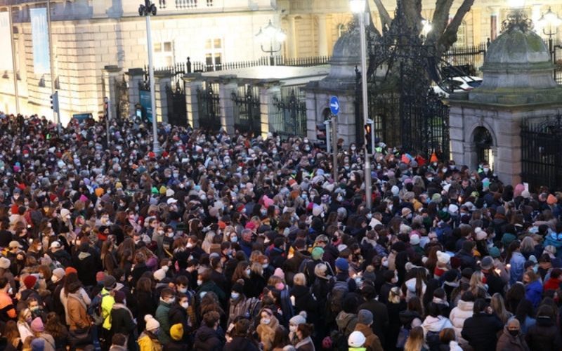 Crowds gather at Dáil Eireann. Rolling News