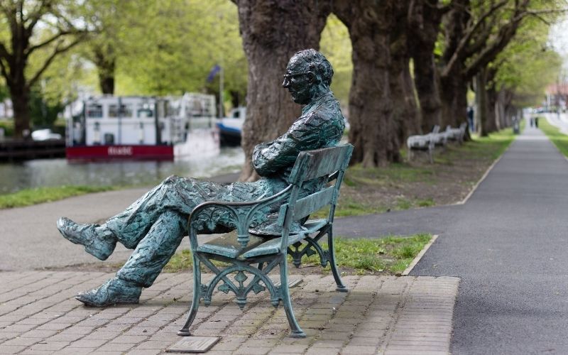 Statue of Patrick Kavanagh in Dublin. Credit: Peierls/ Creative Commons