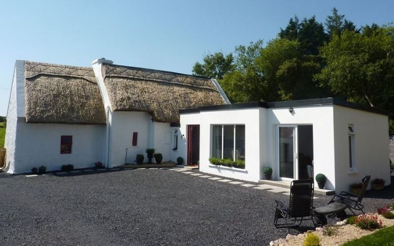 To the rear of the cottage is a modern extension. Credit: myhome.ie To the rear of the cottage is a modern extension. Credit: myhome.ie