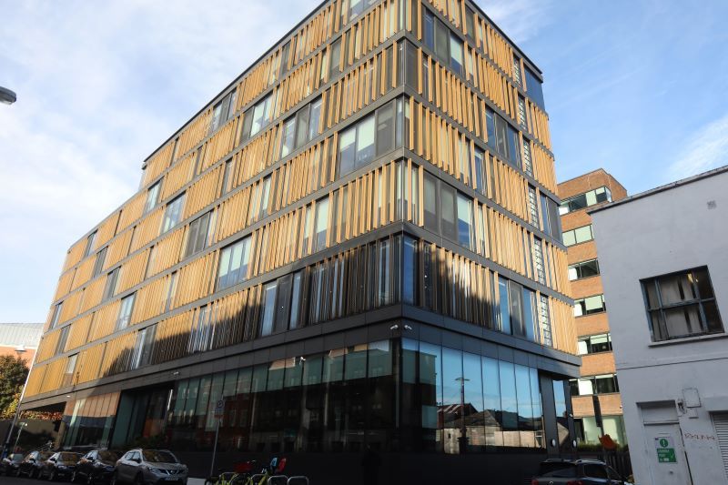 Twitter HQ at 1 Cumberland Place, Dublin on November 4, 2022, the day the tech company began massive layoffs. (RollingNews.ie) Twitter HQ at 1 Cumberland Place, Dublin on November 4, 2022, the day the tech company began massive layoffs. (RollingNews.ie)
