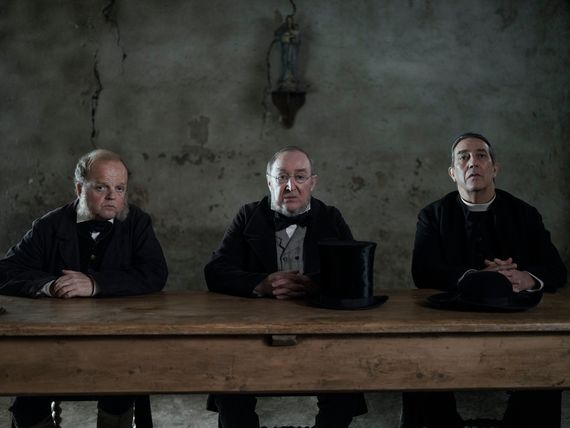 Toby Jones, Dermot Crowley, Ciarán Hinds in The Wonder Toby Jones, Dermot Crowley, Ciarán Hinds in The Wonder