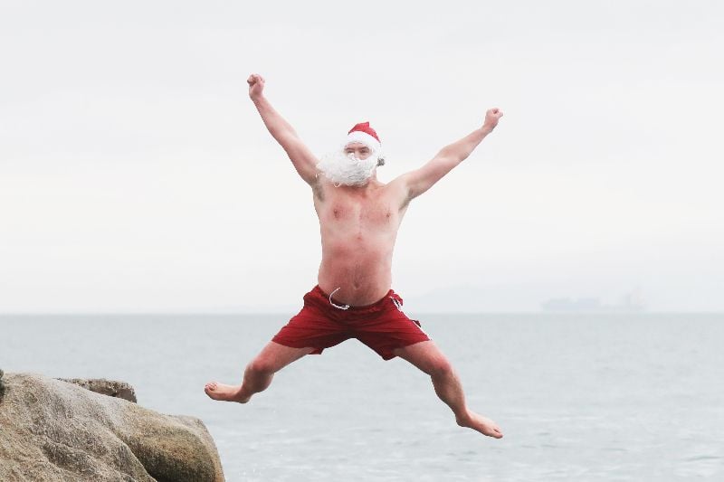 December 25, 2018: A swimmer dressed as Santa braves the Forty Foot in Dublin. (RollingNews.ie) December 25, 2018: A swimmer dressed as Santa braves the Forty Foot in Dublin. (RollingNews.ie)