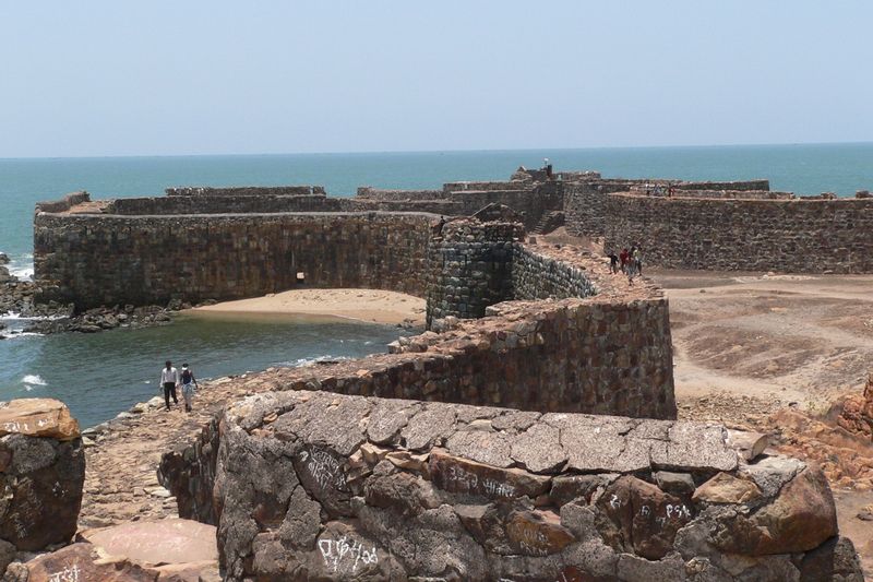 West side of fort showing a small beach and a door in the wall for beach access. (Public Domain) West side of fort showing a small beach and a door in the wall for beach access. (Public Domain)