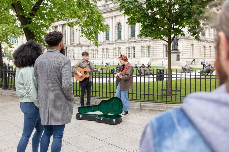 Atraskite tradicinę ir modernią Belfasto muzikos sceną.