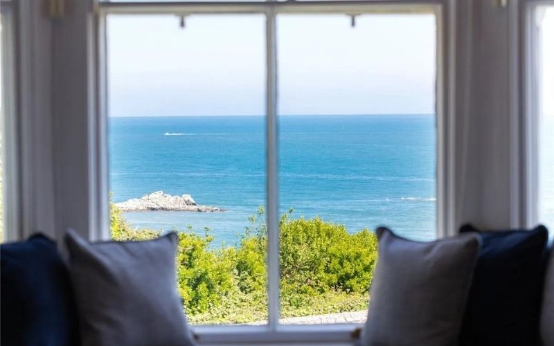 The property comes with impressive views The property comes with impressive views