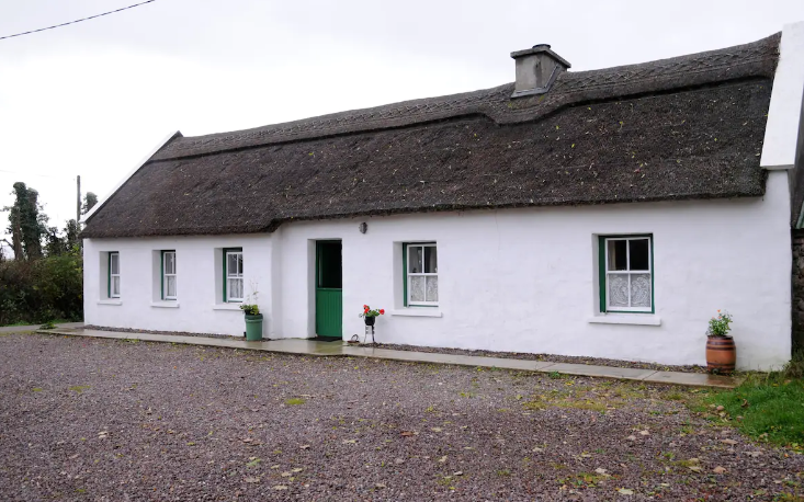 The Thatched Cottage on The Wild Atlantic Way: Castlemaine, Kerry The Thatched Cottage on The Wild Atlantic Way: Castlemaine, Kerry