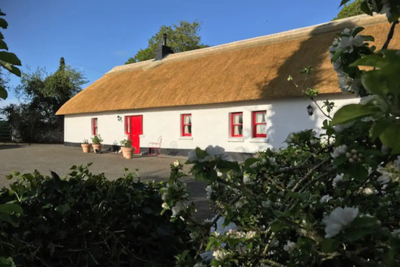 Thatched Cottage in Adare: Adare, Limerick Thatched Cottage in Adare: Adare, Limerick