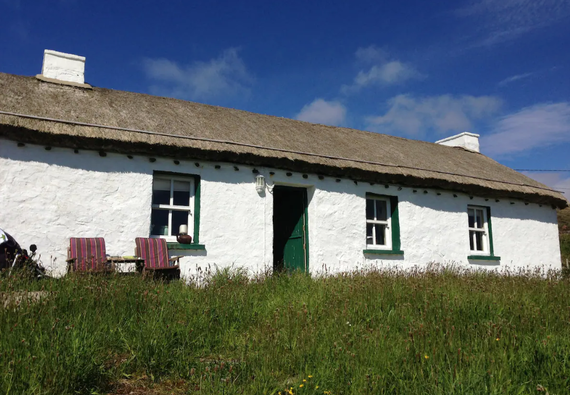 Thatched cottage near surfing beach: Lettermacaward, Donegal Thatched cottage near surfing beach: Lettermacaward, Donegal