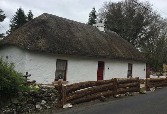 Traditional Irish Thatched Cottage: Fermanagh Traditional Irish Thatched Cottage: Fermanagh
