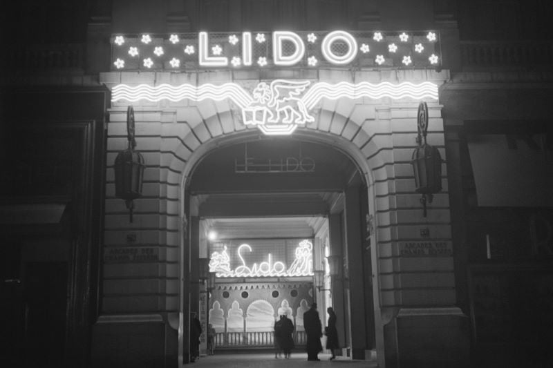 November 1, 1948: Exterior of the Lido nightclub on a foggy street at night in Paris, France. (Getty Images)