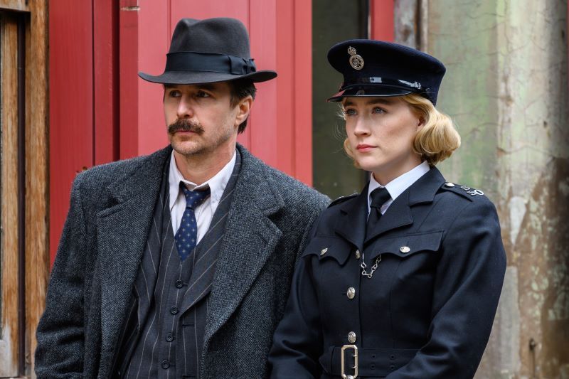 Sam Rockwell and Saoirse Ronan in "See How They Run." (Searchlight Pictures)