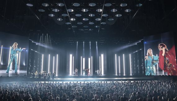 After forty years ABBA returns for a stunning new "live"concert. After forty years ABBA returns for a stunning new "live"concert.