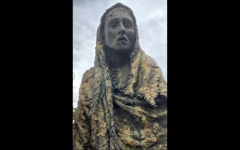 Statue on the quays in Dublin, part of Rowan Gillespie's Famine sculpture. The woman's emaciated features are based on Rowan Gillespie's sister who died from anorexia.Statue on the Quays in Dublin, part of Rowan Gillespie's Famine sculpture. The woman's emaciated features are based on Rowan Gillespie's sister who died from anorexia. Statue on the quays in Dublin, part of Rowan Gillespie's Famine sculpture. The woman's emaciated features are based on Rowan Gillespie's sister who died from anorexia.Statue on the Quays in Dublin, part of Rowan Gillespie's Famine sculpture. The woman's emaciated features are based on Rowan Gillespie's sister who died from anorexia.