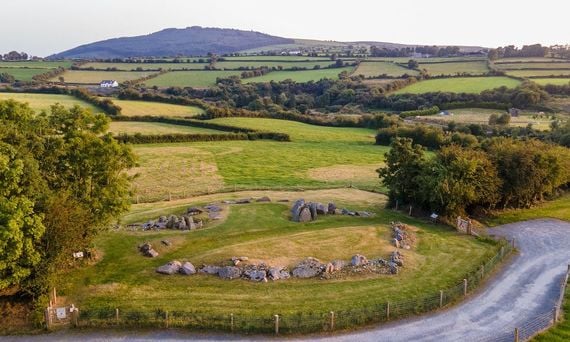 Lingaun Valley, Knockroe passage tomb. Lingaun Valley, Knockroe passage tomb.