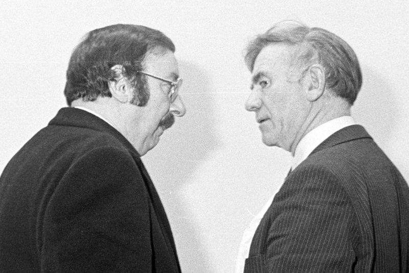 1985: Chief Superintendent John Courtney (R), head of the Garda Murder Squad, with sergeant Gerry O'Carroll at Dublin Castle During the Kerry Babies Tribunal of Enquiry. (RollingNews.ie) 1985: Chief Superintendent John Courtney (R), head of the Garda Murder Squad, with sergeant Gerry O'Carroll at Dublin Castle During the Kerry Babies Tribunal of Enquiry. (RollingNews.ie)